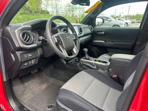 Used 2023 Toyota Tacoma TRD Off-Road image 9