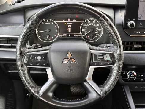 Used 2023 Mitsubishi Outlander SE FWD image 9