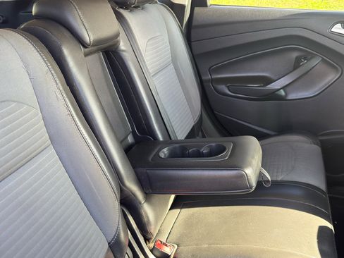 Used 2017 Ford Escape SE w/ SE Sport Appearance Package image 34