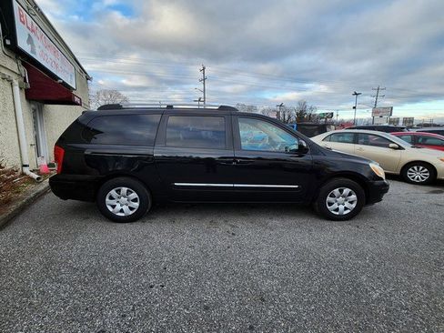 Used 2007 Hyundai Entourage GLS image 8