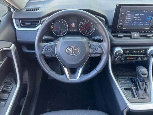 Used 2022 Toyota RAV4 XLE w/ Convenience Package FWD image 28