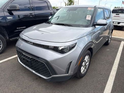 Used 2025 Kia Soul LX w/ LX Technology Package FWD image 2