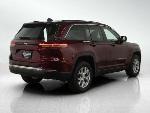 Used 2023 Jeep Grand Cherokee Limited image 5