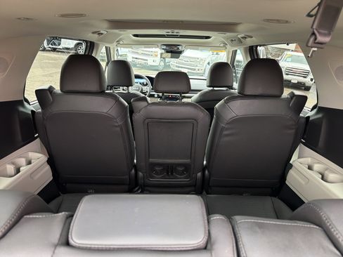 Used 2024 Kia Carnival SX Prestige image 7