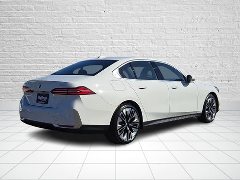 New 2026 BMW 530i xDrive w/ Premium Package AWD/4WD image 4
