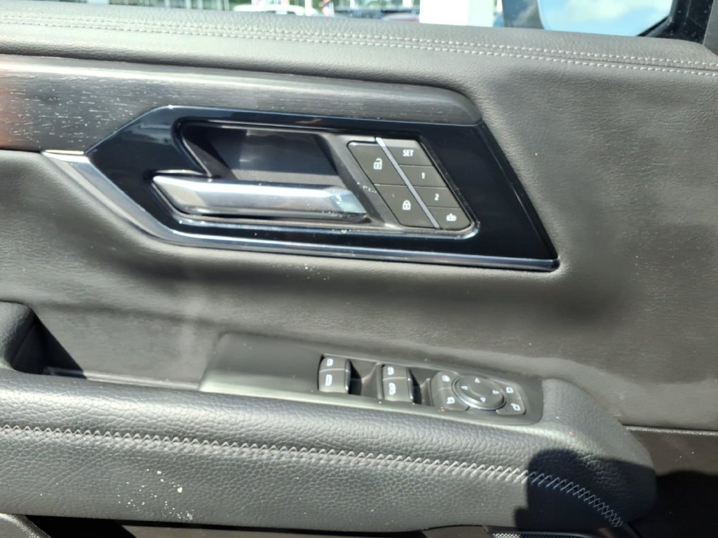 Used 2025 GMC Yukon Denali AWD/4WD image 14