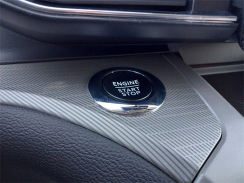 Used 2023 Ford Explorer XLT w/ Equipment Group 202A image 24