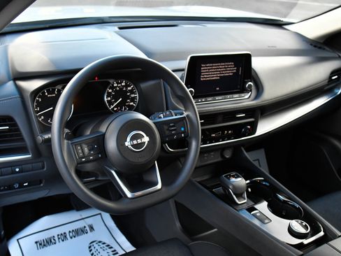 Used 2024 Nissan Rogue SV image 14