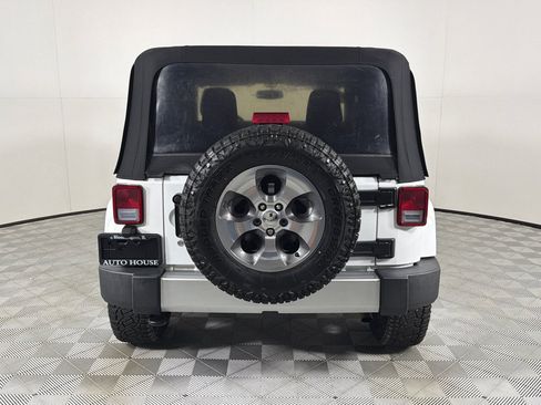 Used 2017 Jeep Wrangler Sahara w/ Dual Top Group AWD/4WD image 6