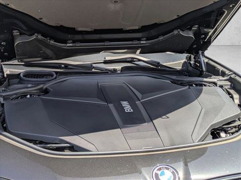 New 2025 BMW i7 xDrive60 AWD/4WD image 17