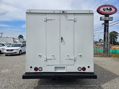 Used 2015 Ford E-350 and Econoline 350 Super Duty w/ A/C Prep Package RWD image 4