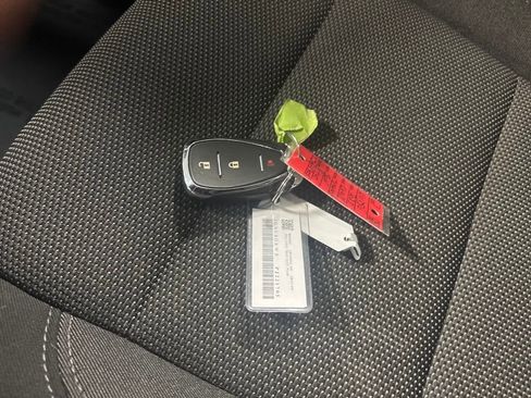 Used 2023 Chevrolet Traverse LT image 30