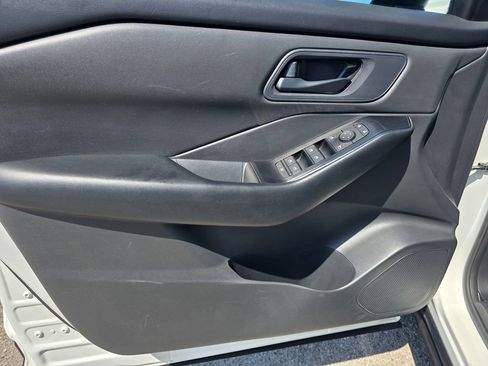 Used 2024 Nissan Rogue S FWD image 10