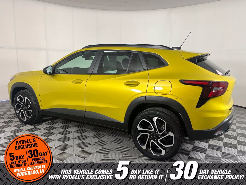 Used 2025 Chevrolet Trax RS w/ Sunroof Package FWD image 11