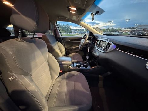 Used 2019 Kia Sorento FWD image 32
