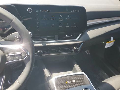 New 2026 Chevrolet Equinox LT w/ Convenience Package II FWD image 24