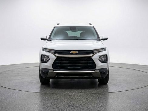 Used 2025 Chevrolet TrailBlazer LT image 2