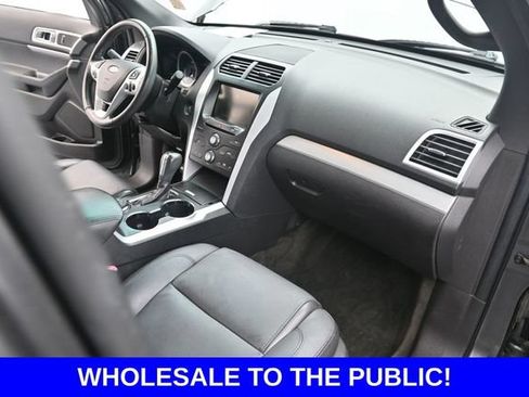 Used 2015 Ford Explorer XLT w/ Equipment Group 202A AWD/4WD image 32