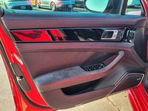 Used 2022 Porsche Panamera GTS image 15