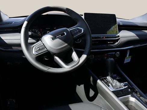 New 2026 Jeep Compass Latitude image 12