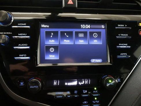 Used 2018 Toyota Camry XLE image 20