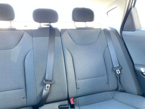 Used 2025 Kia K4 LXS image 36