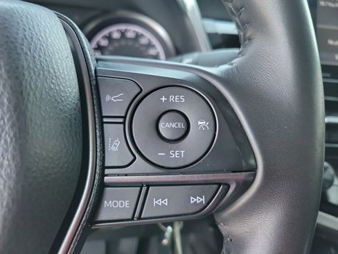 Used 2022 Toyota Camry SE image 15