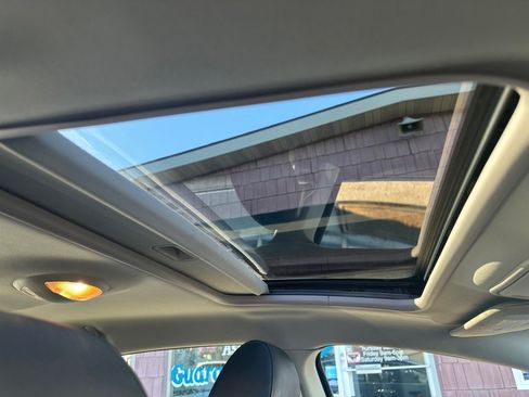 Used 2011 Chevrolet Malibu LTZ image 9