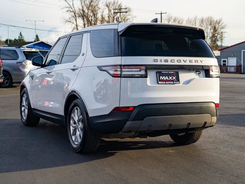 Used 2019 Land Rover Discovery SE image 11