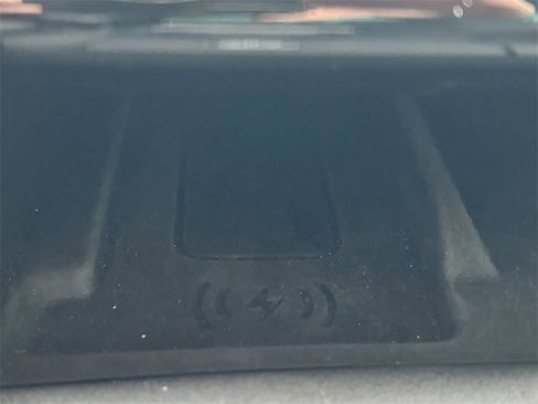 Used 2024 Land Rover Discovery Dynamic SE image 37