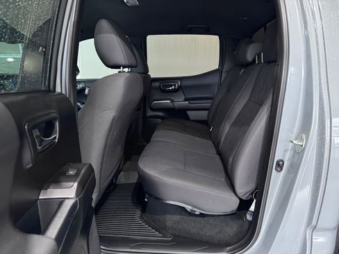 Used 2019 Toyota Tacoma TRD Off-Road image 10