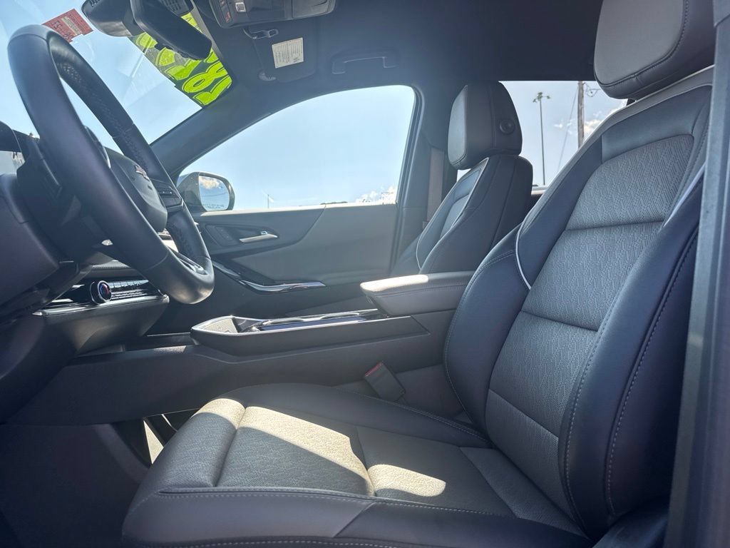 Used 2025 Chevrolet Equinox LT w/ Convenience Package II AWD/4WD image 18