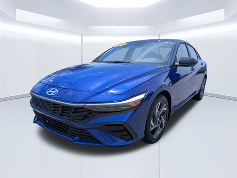 Certified 2025 Hyundai Elantra Sport FWD image 8