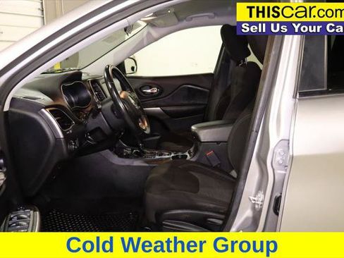 Used 2019 Jeep Cherokee Latitude w/ Cold Weather Group AWD/4WD image 11