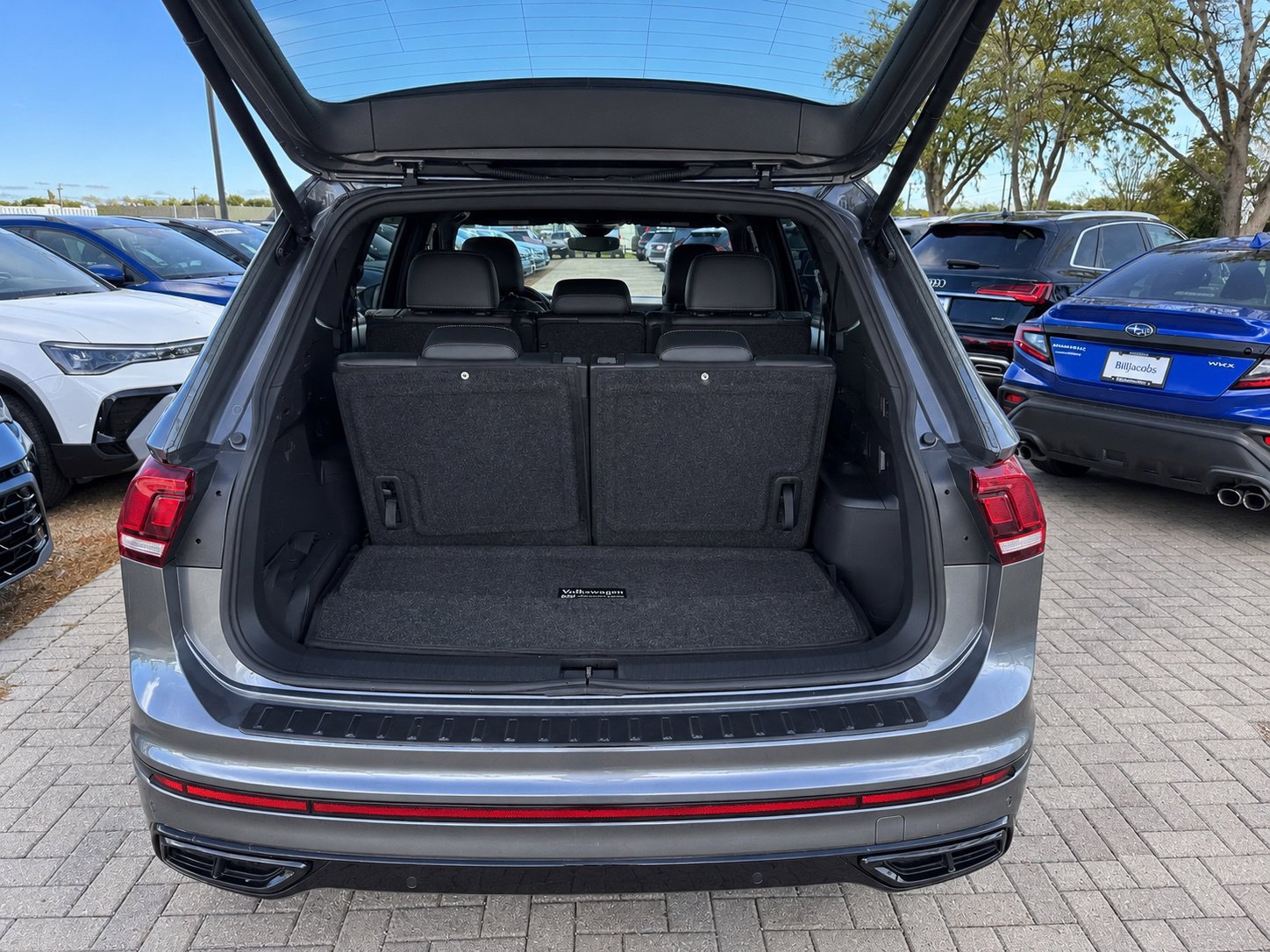 Certified 2023 Volkswagen Tiguan SE R-Line FWD image 15