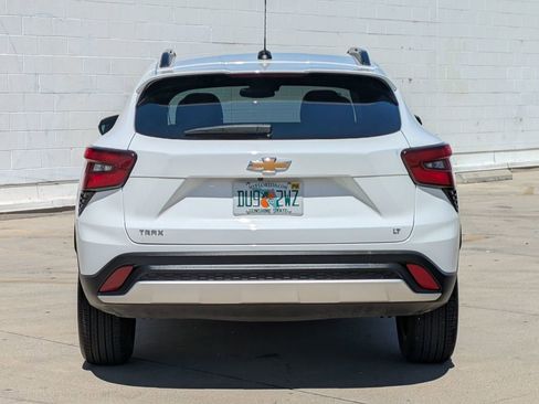 Used 2025 Chevrolet Trax LT w/ LT Convenience Package FWD image 7