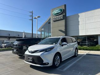 Used 2025 Toyota Sienna XLE w/ XLE Plus Package FWD video 1