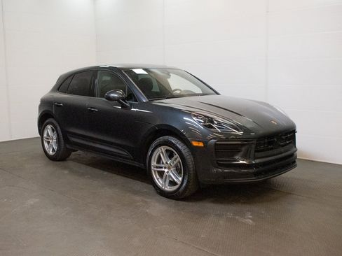 Certified 2025 Porsche Macan image 8