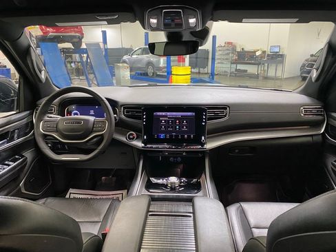 Used 2023 Jeep Wagoneer Series II w/ Flexible Seating Group image 32