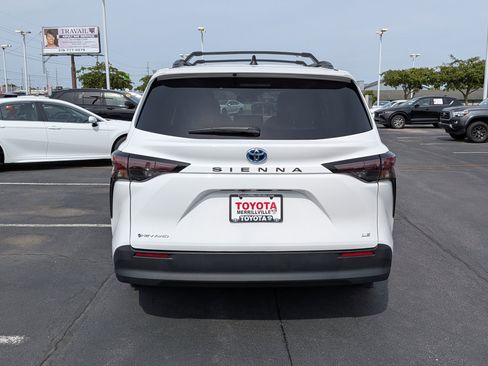 Used 2025 Toyota Sienna LE w/ LE Plus Package AWD/4WD image 7