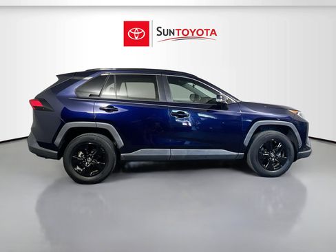 Used 2019 Toyota RAV4 XLE w/ Convenience Package FWD image 2