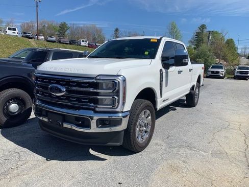 Used 2025 Ford F350 Lariat w/ Lariat Ultimate Package image 4