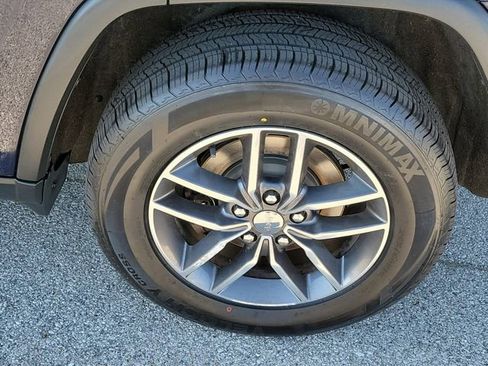 Used 2017 Jeep Grand Cherokee Limited w/ Trailer Tow Group IV AWD/4WD image 33