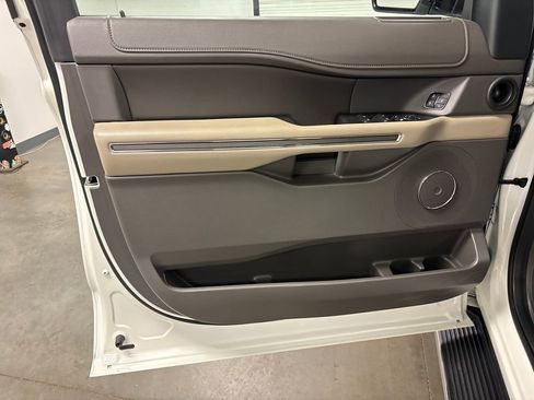 Used 2021 Ford Expedition Max XLT RWD image 24