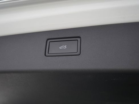 Used 2026 Volkswagen Tiguan SE AWD/4WD image 11