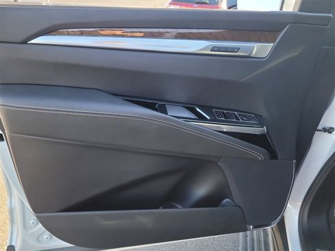 Used 2025 Cadillac Escalade ESV Sport Platinum image 14