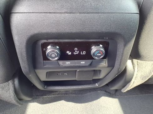 Used 2024 Chevrolet Traverse LT w/ Trailering Package AWD/4WD image 8