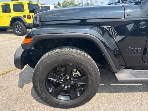 Used 2022 Jeep Wrangler Unlimited Sahara AWD/4WD image 10