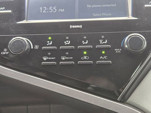 Used 2020 Toyota Camry LE image 22