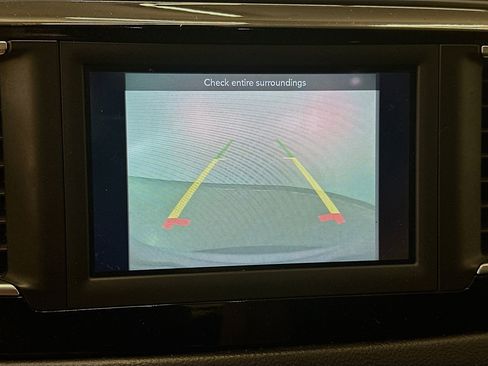 Used 2020 Chrysler Pacifica Touring-L FWD image 23